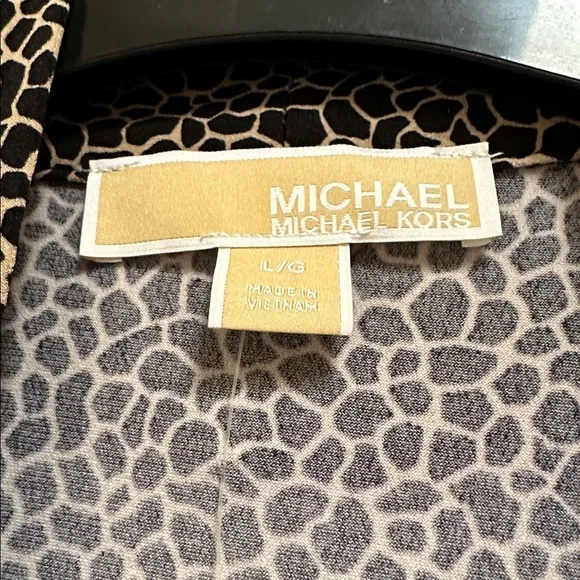 Michael Kors V neck Patterned Blouse - Picture 6 of 7